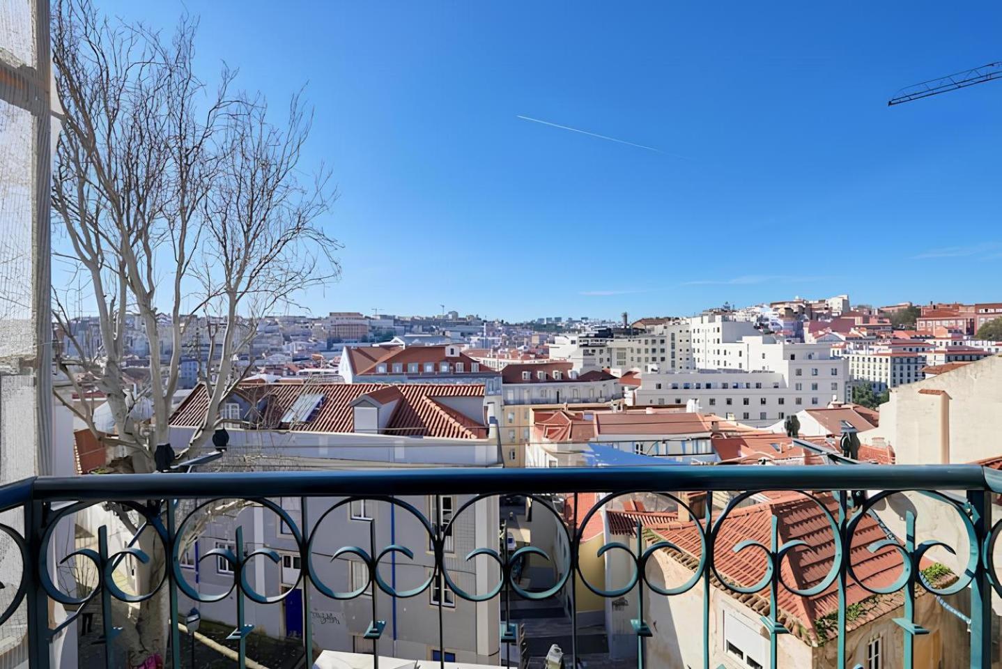 Central & Calm With Great View Lisbon Exterior photo